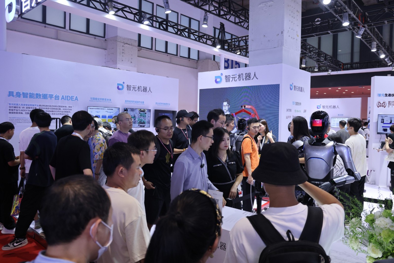 米兰电竞机器人亮相世界机器人大会WRC